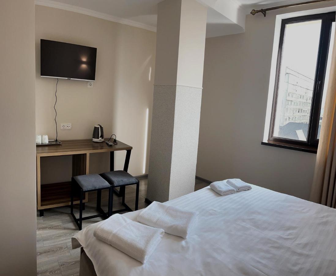 Hotel Nova ビシュケク エクステリア 写真