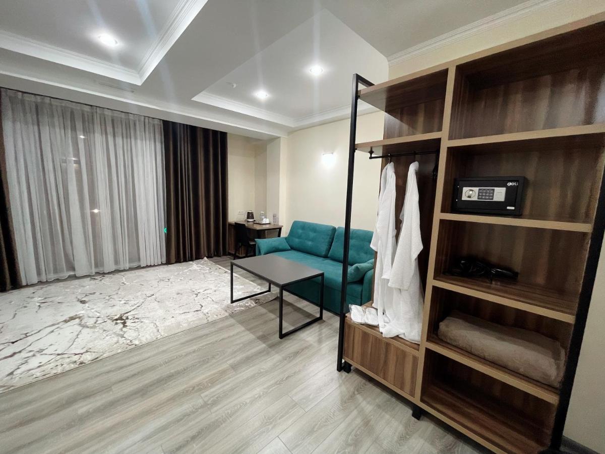 Hotel Nova ビシュケク エクステリア 写真